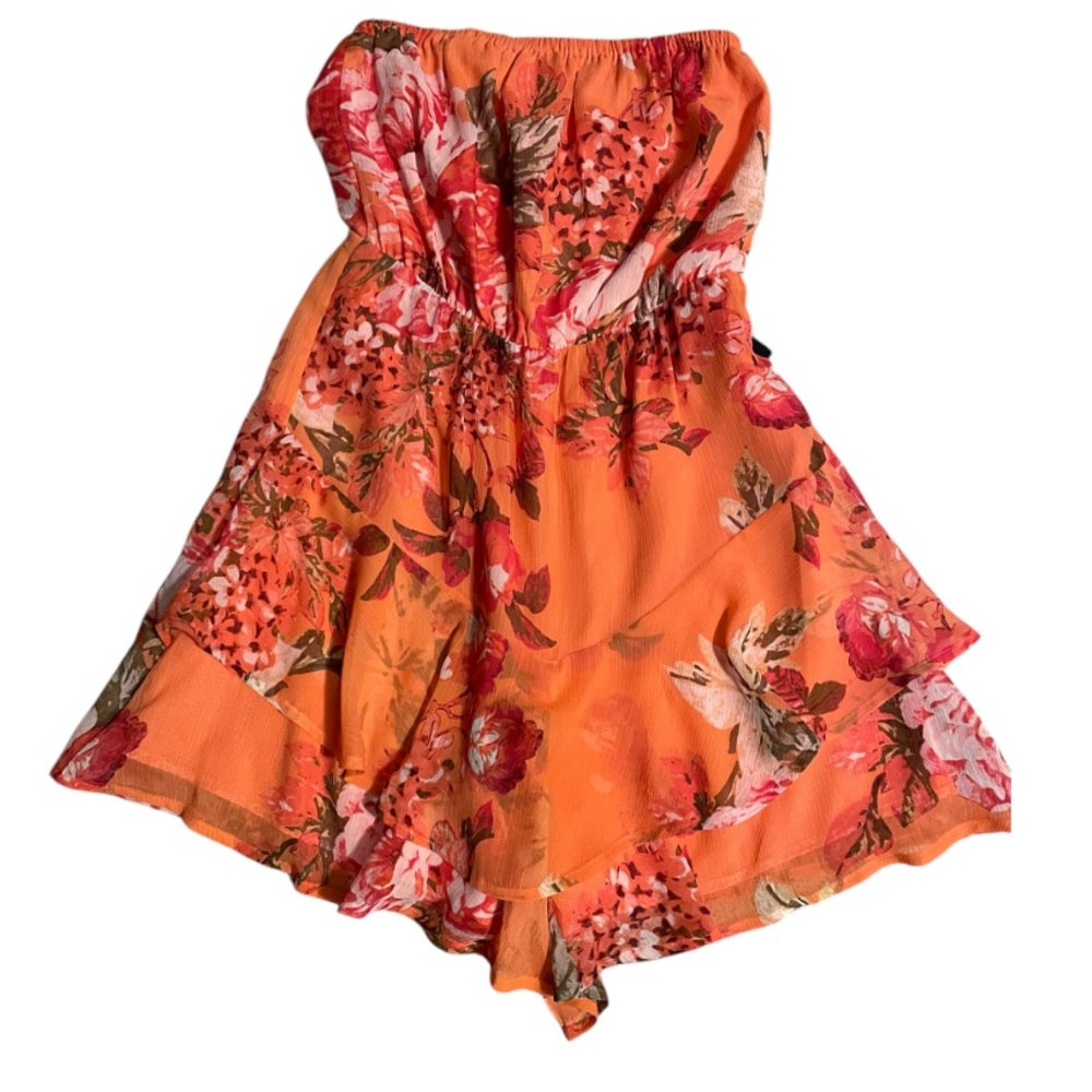 NWT Express Strapless Romper Skort
Size xs
